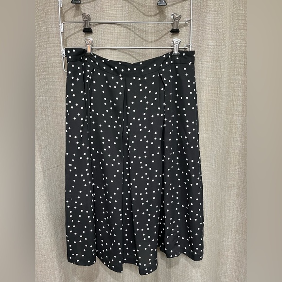 Tahari - Picture 1 of 3